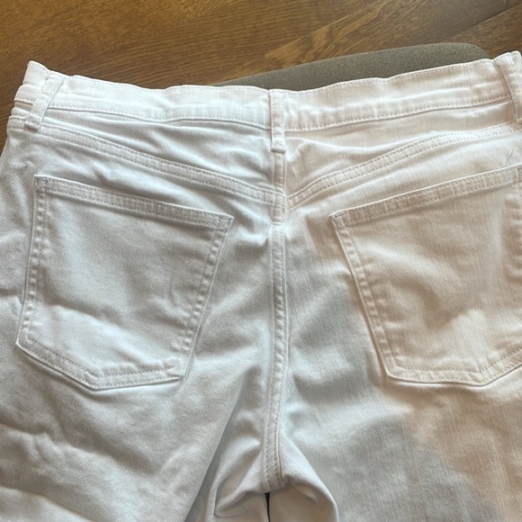 Gap 5” White Denim Shorts with Raw Edges-Waist 29/8 - Picture 6 of 11